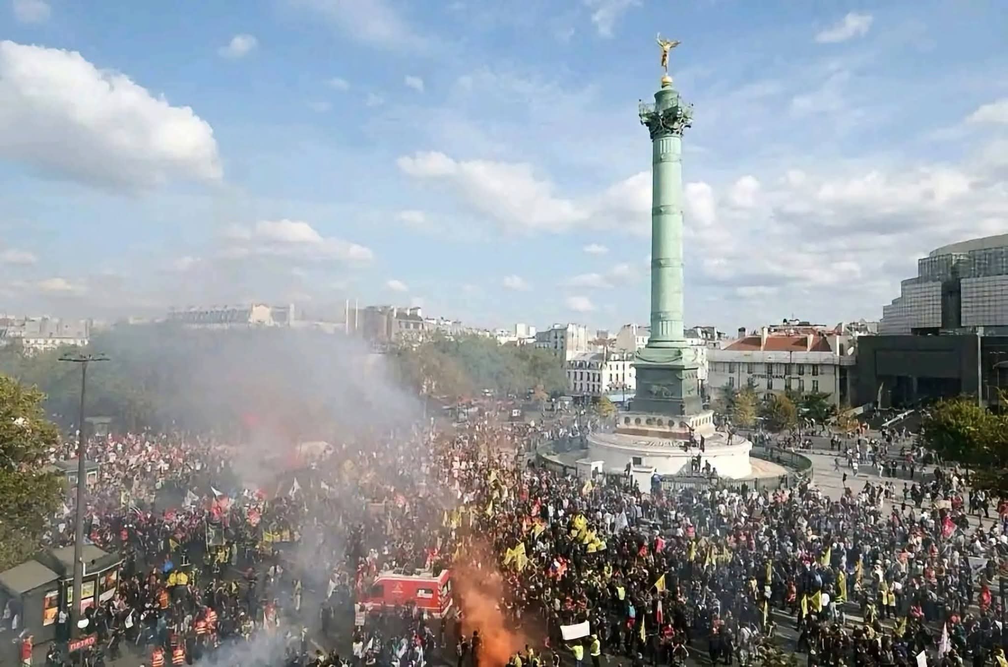 Manifestation en France : "Les lycéens veulent la démission du président français Emmanuel Macron