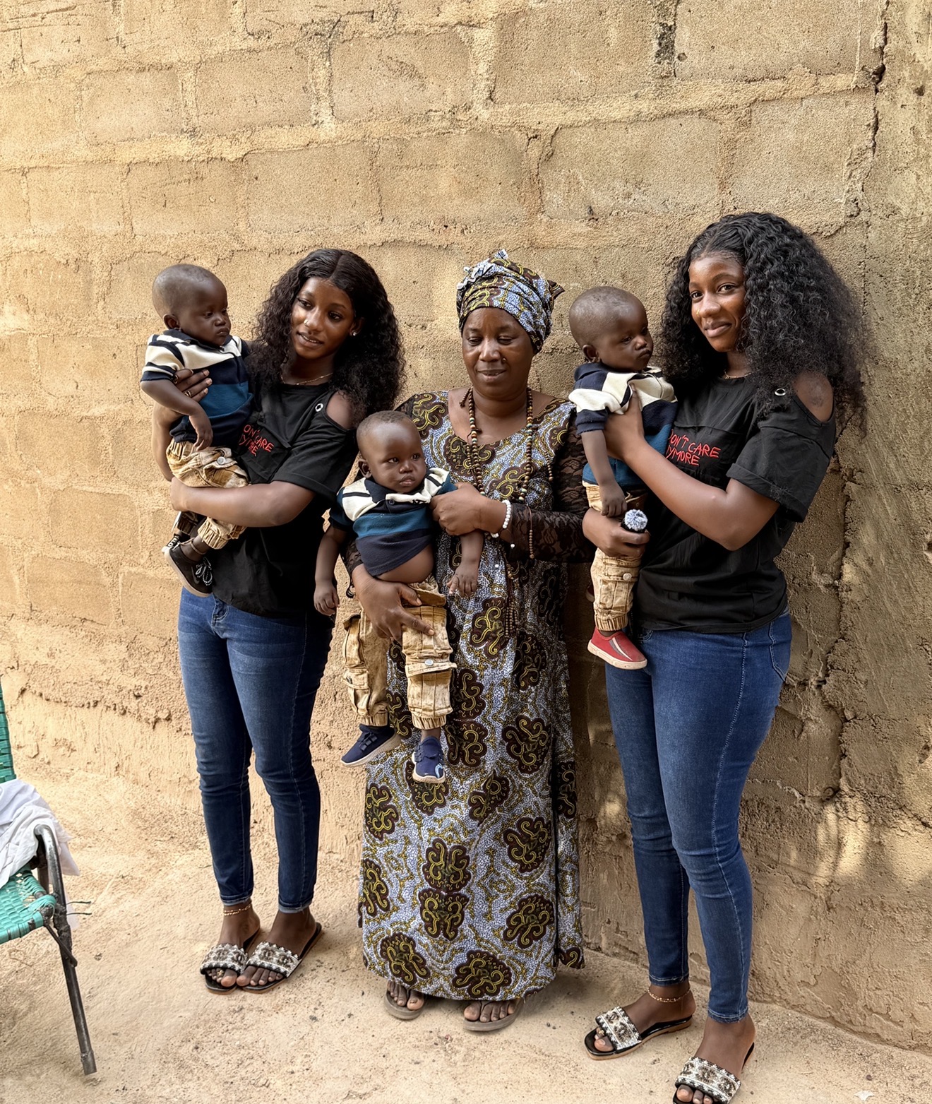 Solidarité : Les Twins Bintou & Fanta font un geste du cœur en faveur des familles vulnérables au Mali