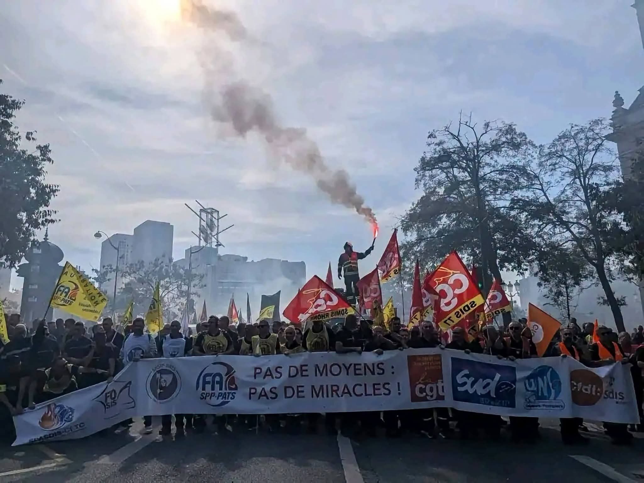 Manifestation en France : "Les lycéens veulent la démission du président français Emmanuel Macron