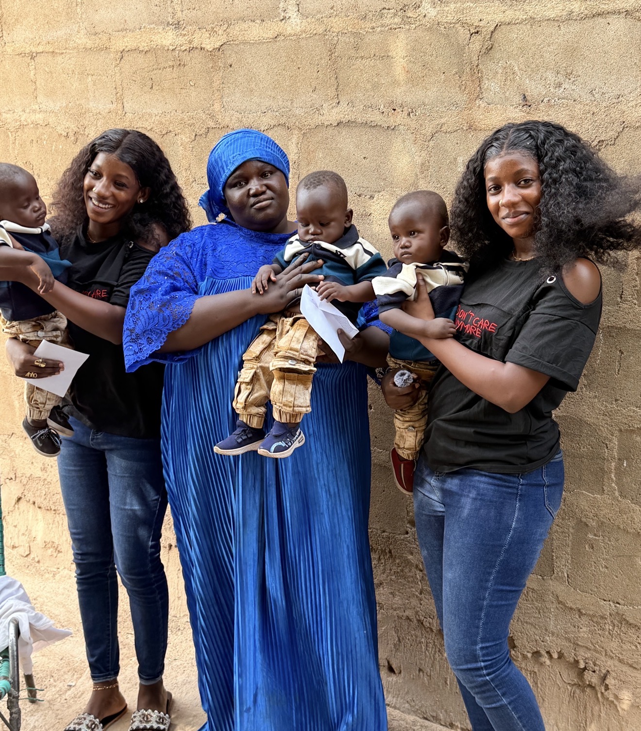 Solidarité : Les Twins Bintou & Fanta font un geste du cœur en faveur des familles vulnérables au Mali
