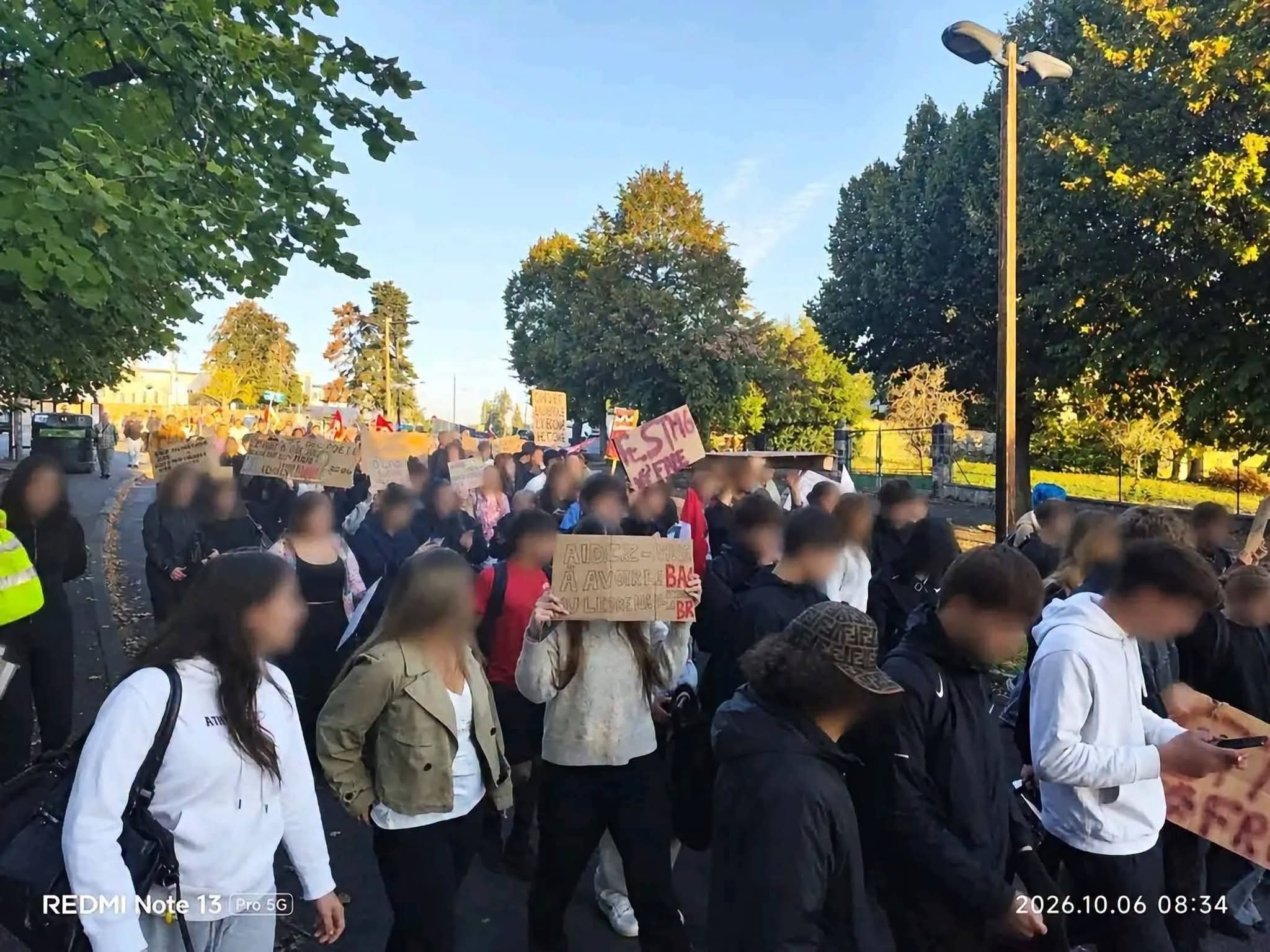 Manifestation en France : "Les lycéens veulent la démission du président français Emmanuel Macron